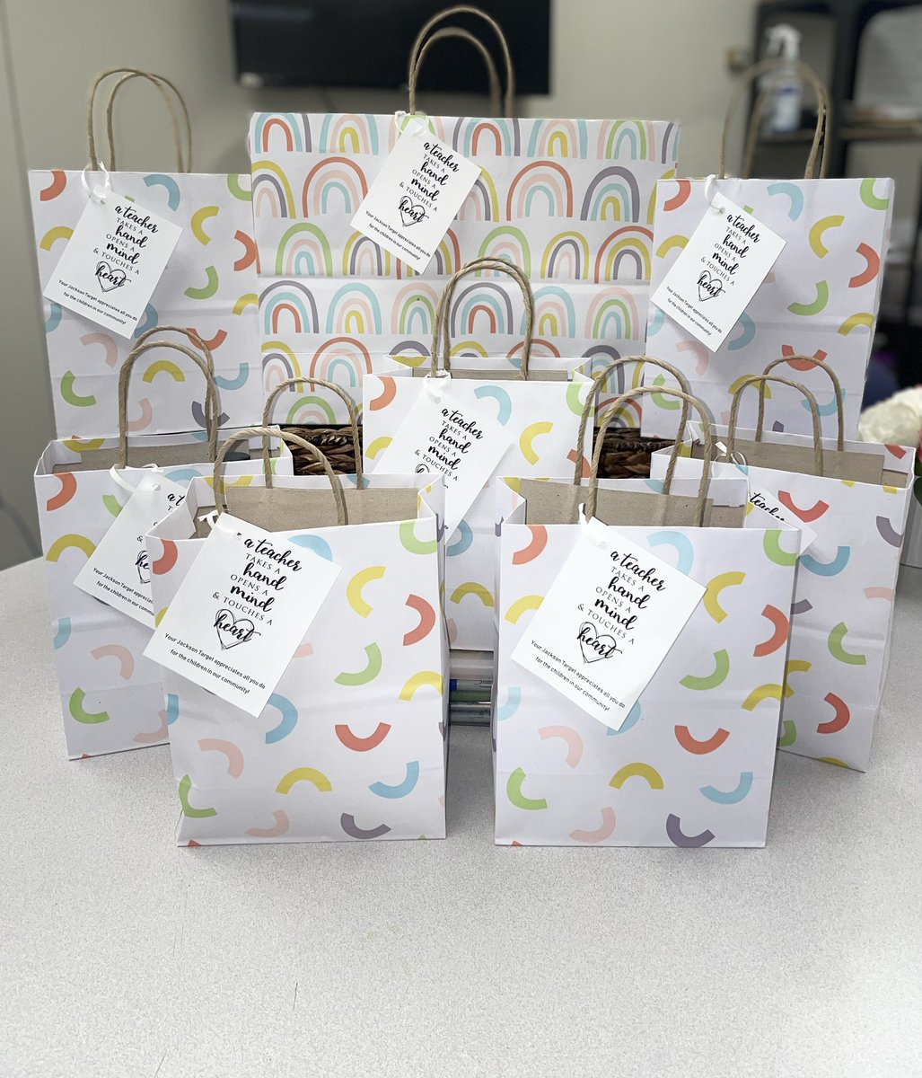 VsSullivan's tweet image. Here at 673 we wanted to make sure we took some time to thank some local Educators in our community for Teacher Appreciation Week ! Thank you @TousleyVictoria for partnering with me for this project I can’t wait to drop these off ! @Aubry33679932 @aleahmarie19 @TGT_Angel