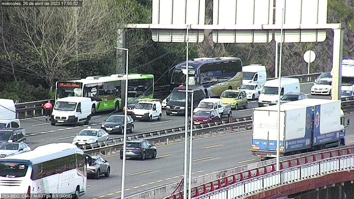 🚨🚌🚌 Bi autobusen arteko #istripua #N637 Km 9 #Barakaldo-n Bilboko norantzan.…