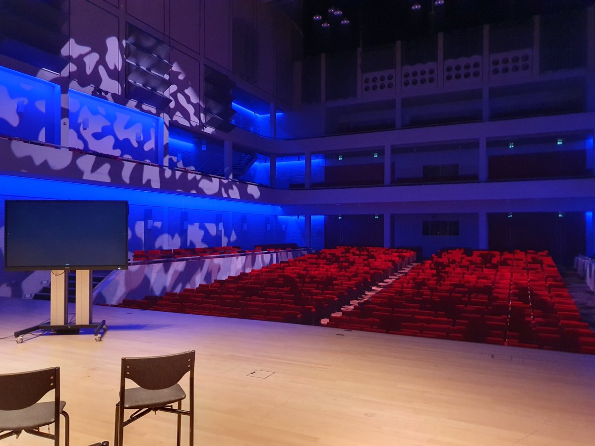 Thuiswedstrijd vandaag: inwerkdag op cultuur, sociale kwaliteit en economie in Enschede! Start bij De Museumfabriek en Tetem en op excursie bij de bibliotheek en bij orkest Phion in Muziekcentrum Enschede. Erg mooi om de maatschappelijke rol van deze organisaties te zien.
