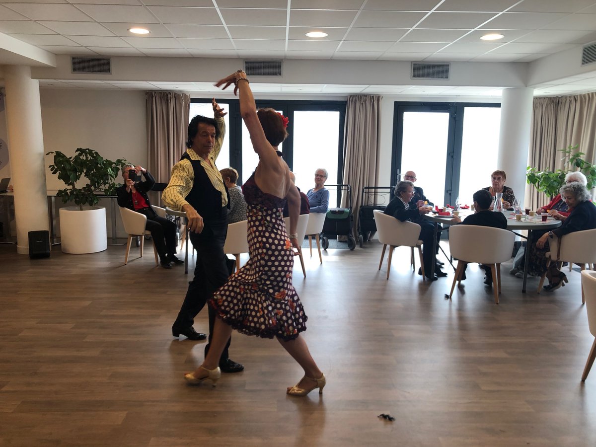 Viva Espagna ! aux <a href="/SenNoisyleGrand/">Senioriales Noisy le Grand</a> pour un déjeuner où le Flamenco 💃 les belles tables décorées et la délicieuse Paella 🥘 étaient au RDV de cette journée festive ! Olé !