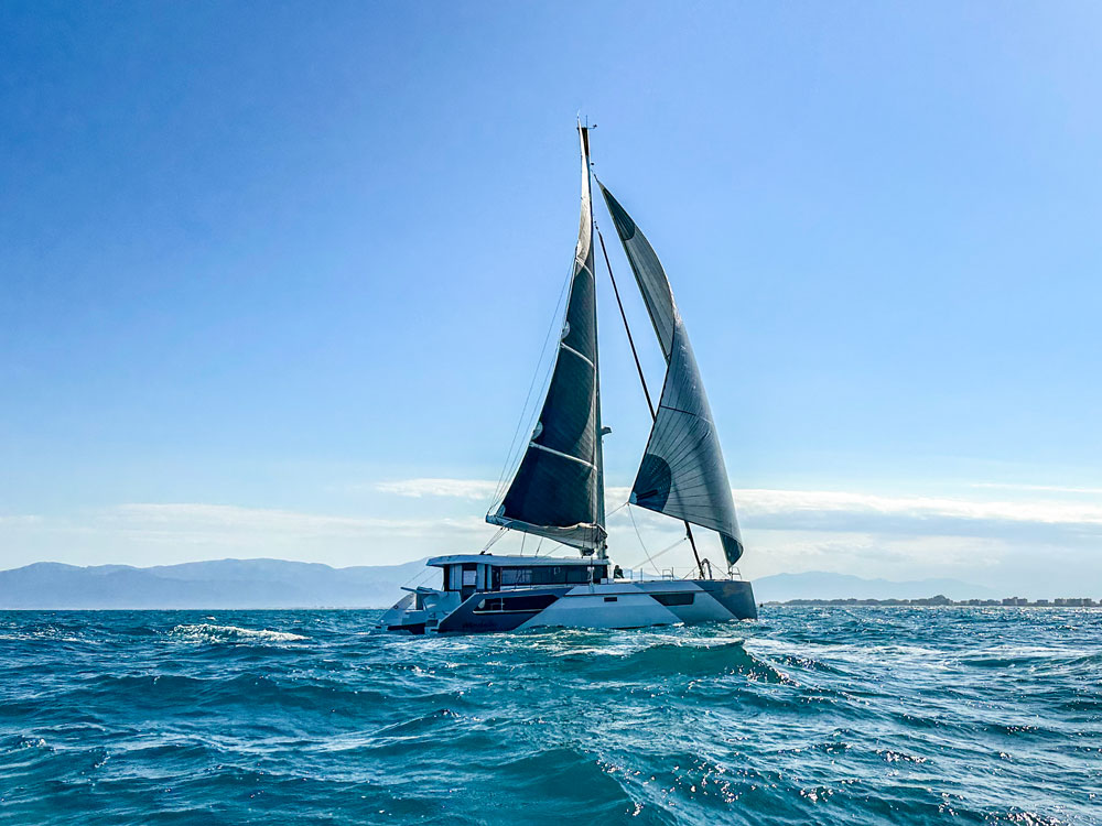 windelocat's tweet image. Here she is, Windelo 54 Sport, our latest #catamaran. All our catamarans are #PerformanceCatamarans, but if you want to spice up your #SailingAdventure, the Sport version is made for you: a fast, light (12,3 t) efficient, high-performance #sailboat, with comfortable living spaces