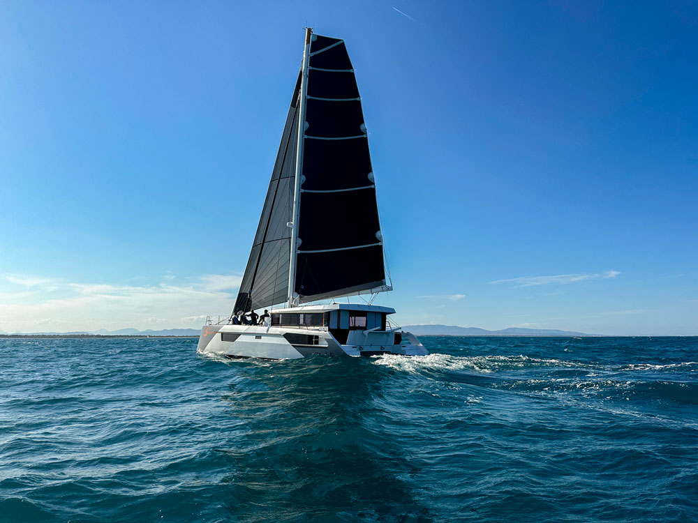 windelocat's tweet image. Here she is, Windelo 54 Sport, our latest #catamaran. All our catamarans are #PerformanceCatamarans, but if you want to spice up your #SailingAdventure, the Sport version is made for you: a fast, light (12,3 t) efficient, high-performance #sailboat, with comfortable living spaces