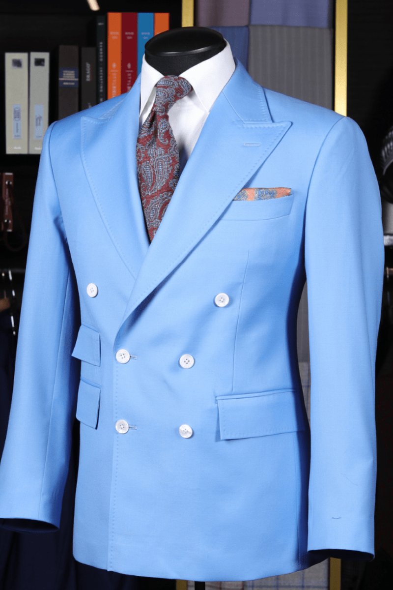 Double breasted suits have been a timeless style for men for generations. Read more about their classic appeal here: ow.ly/jQo050NS59z

#MyKingAndBay #CustomClothing #BespokeMenswear #DoubleBreastedSuit #SuitUp #ClassicMenswear #MensStyle #FashionableMen