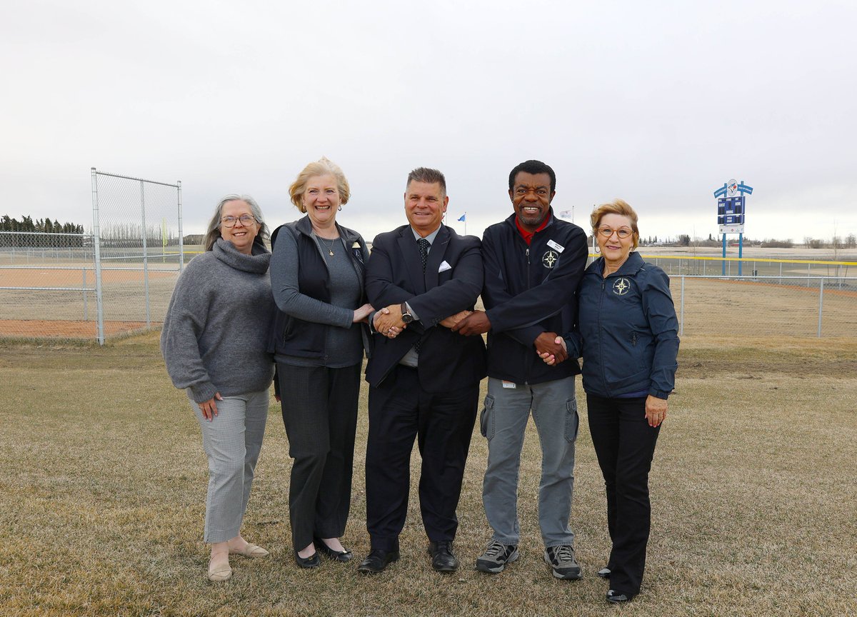 NEWS | #BGSD & our partners at the @T4XBeaumont & @STARCatholic are excited to confirm a joint site is secured for a new high school in #Beaumont. #inspiresuccess

Find out more: blackgold.ca/new-beaumont-h…