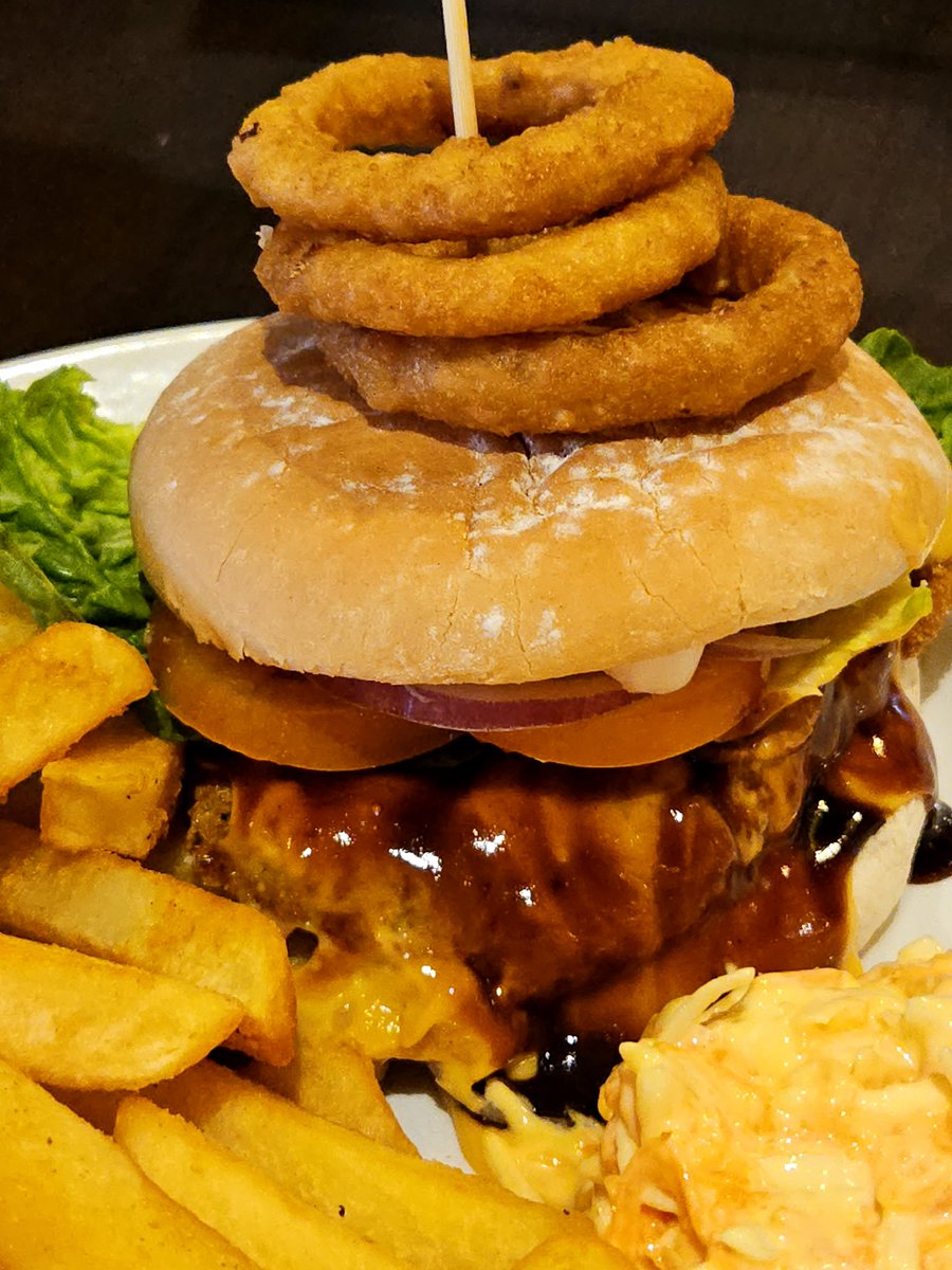 BurnDining's tweet photo. Our Farm Giant Beef Burger and Dirty Hunters Chicken Burger are 2 firm Farm Faves....but....
... Are you Team Beef or Team Chicken ? https://t.co/jBncQTwum6