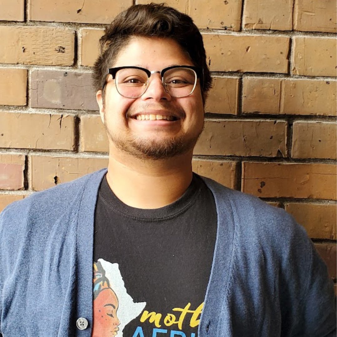UBGSE's tweet photo. Celebrating the #UBuffalo Teacher Residency Program with Resident Lucas Potter! Lucas took a particular interest in teaching science because he believes he can inspire students to learn and pursue a career in STEM. πππ
#FutureTeacher #UBGSE #StudentProfile #STEM https://t.co/n9yVxuJkK5