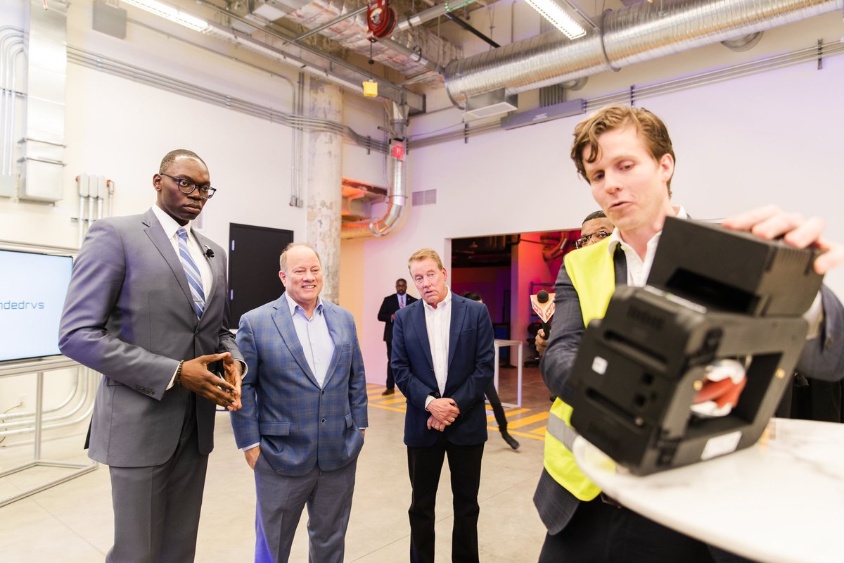 MayorMikeDuggan's tweet photo. Michigan Central will be a tremendous economic development engine for Detroit, attracting and growing top mobility companies and entrepreneurs, locally and from around the world, to innovate and build their products right here 🙌🙌

Congratulations !!!!! https://t.co/1T9tdtsiEK