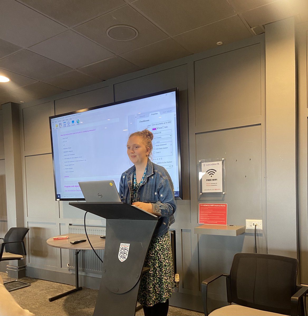 Laura Grundy tweet media