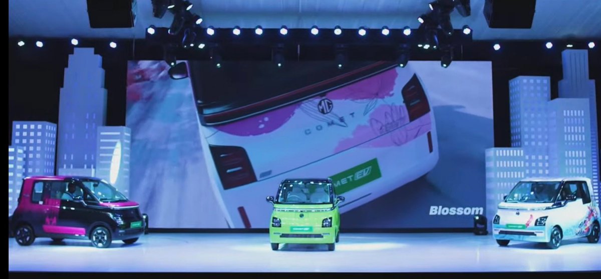 SharmaPiyush96's tweet image. The all-new #CometEV has been introduced by @MGMotorIn in India at Rs. 7.98 lakh, offering an impressive 17.3 kWh battery pack and a range of approximately 230 km. The vehicle also boasts a dual-screen display measuring 10.25 inches.