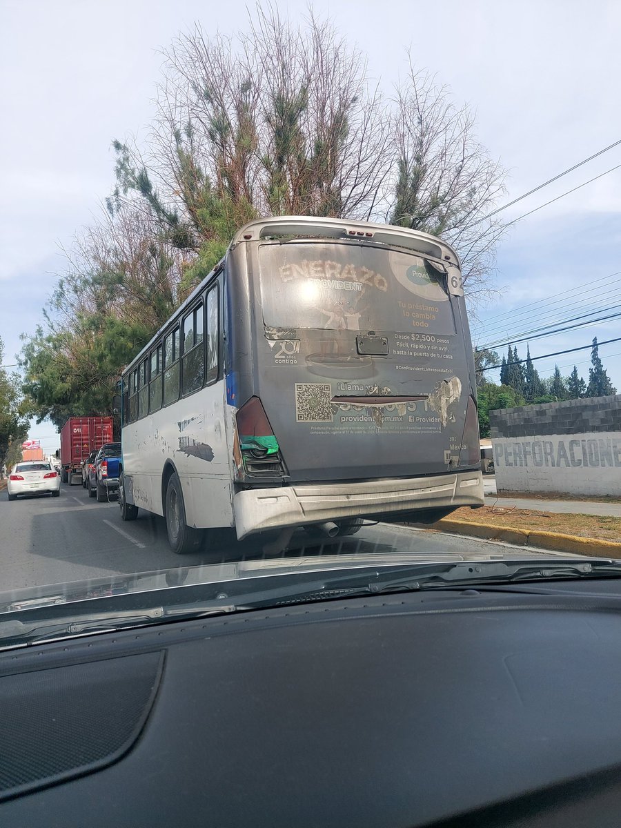 mikeazul10's tweet photo. Sin placas, pasándose rojos y en pésimo estado #saltillo no respeto rojo de valdes sanchez y fragua número 62 única identificación del camión https://t.co/s5Vy9opwuT