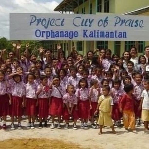 EarthVitamins's tweet photo. My name is Tom Saras - We have a children's mission in the Jungles of Kalimantan, Indonesia. Most of the children come from very poor families and reside within the jungle villages of Kalimantan, Indonesia (formerly part of Borneo).

Read more here https://t.co/gvm5UgN16P https://t.co/7qLCXq6wHS