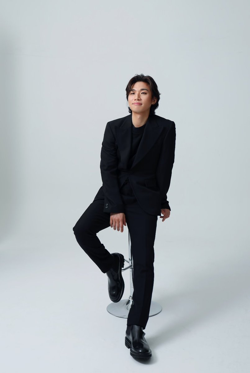 daelite_89's tweet photo. He is the epitome of gorgeous and perfection ✨

#Daesung #KangDaesung #DLable https://t.co/isXsU7Jh9Q