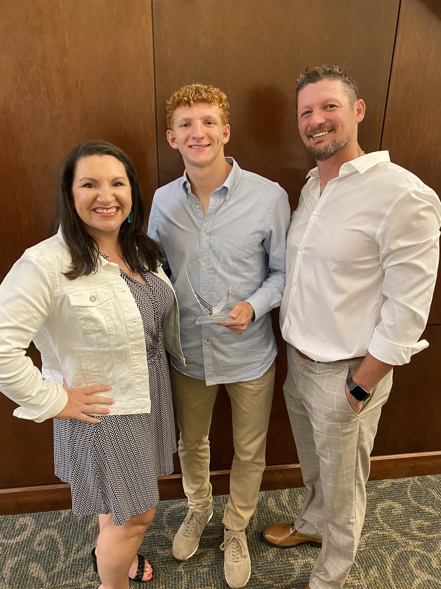 LukeNeely05's tweet photo. I received the Best Prep Tyler Boys Soccer award last night. Thank you to Peters Autosports and the Tyler Morning Telegraph for an awesome event. Very honored to be recognized among such great talent in East Texas @etfinalscore @athletic_dept @WhitehouseISD https://t.co/rBbzn7wE5Z