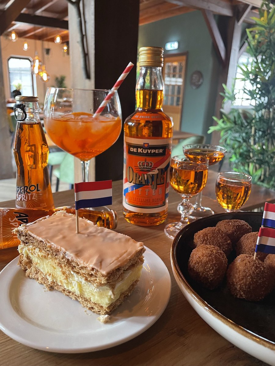 MarshaPlevier's tweet photo. 🧡Koningsdag @DeHoeveMarkelo geopend vanaf 10 uur voor oa koffie, lunch, diner &amp; borrel. Uiteraard met oer Hollandse lekkernijen https://t.co/qgyjoYhCr7