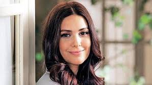inceeleyin's tweet photo. Bergüzar Korel: “Laikliği rakıya indirgeyen, barlarda sarhoş bir şekilde 10. Yıl marşı söylemeyi  vatanseverlik sayan ve tüm bu saçmalıkları da Cumhuriyet’e bağlayanlar… İkiyüzlülüğünüze tahammülüm kalmadı artık.” https://t.co/J3X3lTtWrm