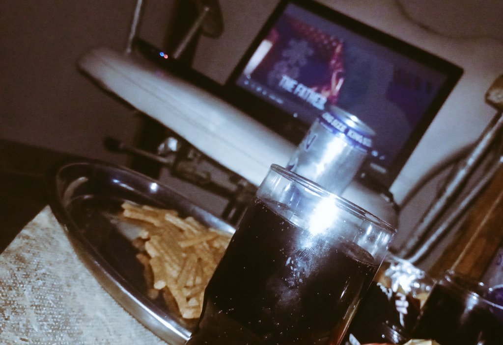 Klublar çayxanalar diskoteka falan bunlar məniy deyil, belə sadə ortamlarda aqalarnan zaman keçirmək      xoşdur mənə