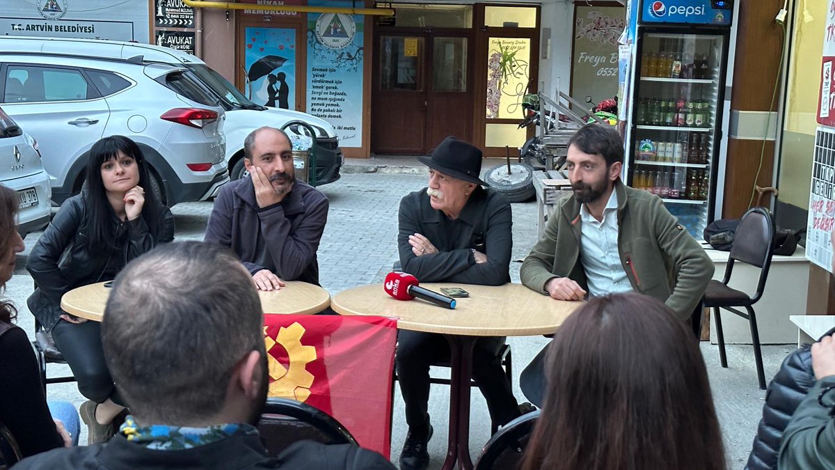 ArtvinTKP's tweet photo. Bu akşam Milletvekili adaylarımız, TKP MK üyesi Selahattin Kural ve Sanatçı Orhan Aydın'ın katılımıyla Artvin halkıyla bir araya geldi. Etkinliğe katılan dostlarımıza teşekkür ederiz. Laik, özgür, eşit bir ülkeyi birlikte kuracağız. #OylarTKPye @tkpninsesi https://t.co/cLYMxtRG6Q