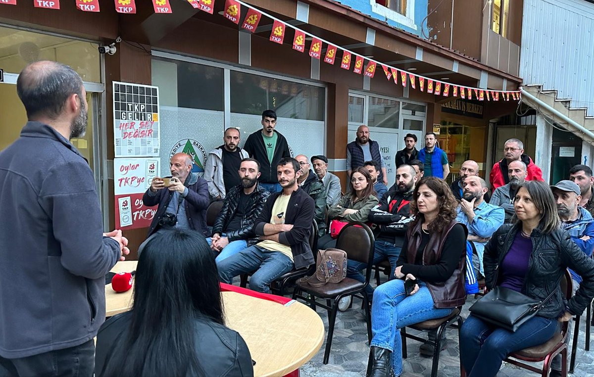 ArtvinTKP's tweet photo. Bu akşam Milletvekili adaylarımız, TKP MK üyesi Selahattin Kural ve Sanatçı Orhan Aydın'ın katılımıyla Artvin halkıyla bir araya geldi. Etkinliğe katılan dostlarımıza teşekkür ederiz. Laik, özgür, eşit bir ülkeyi birlikte kuracağız. #OylarTKPye @tkpninsesi https://t.co/cLYMxtRG6Q
