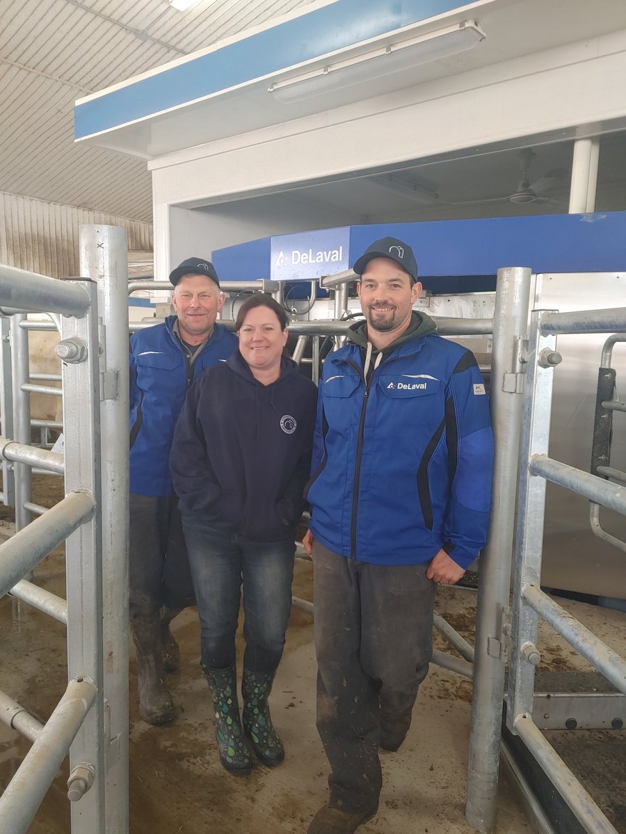 DortmansB's tweet photo. 🎉 Congratulations 🎉 @RDykxhoorn and Dykxholm Farms Ltd. on the successful startup of their three🥉 DeLaval VMS310 robots with guided flow, 0ptiDuo and Herd Navigator. Stay tuned! 💙 #teamblue
#dortmansbros #DeLaval #vms310 #guidedflow #dairyfarming #ontag https://t.co/Xkd5No0dPo