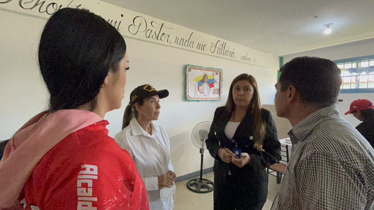 Derecho_paz's tweet photo. Hoy, hemos instalado el Plan de Abordaje Judicial junto al Pdta. del Circuito Judicial del estado Táchira, Yorley Perez con la finalidad de atender a los privados y privadas de libertad del Complejo Penitenciario Occidente COP I, II y Anexo Femenino. https://t.co/yHBE1uKCUp