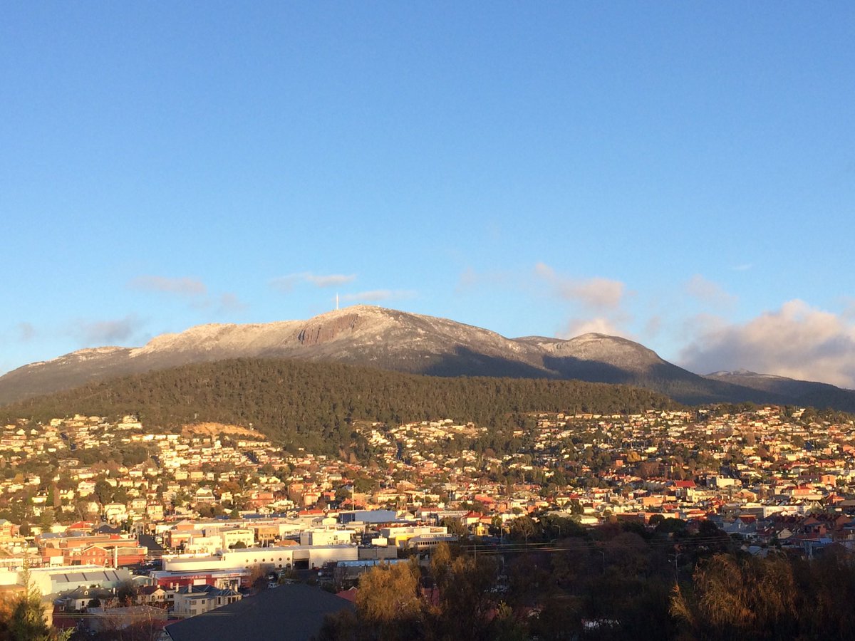 asch1986's tweet photo. @mjrowland68 @abcnews have a look at  kunanyi in the early morning sun https://t.co/LpDGCMqNnz