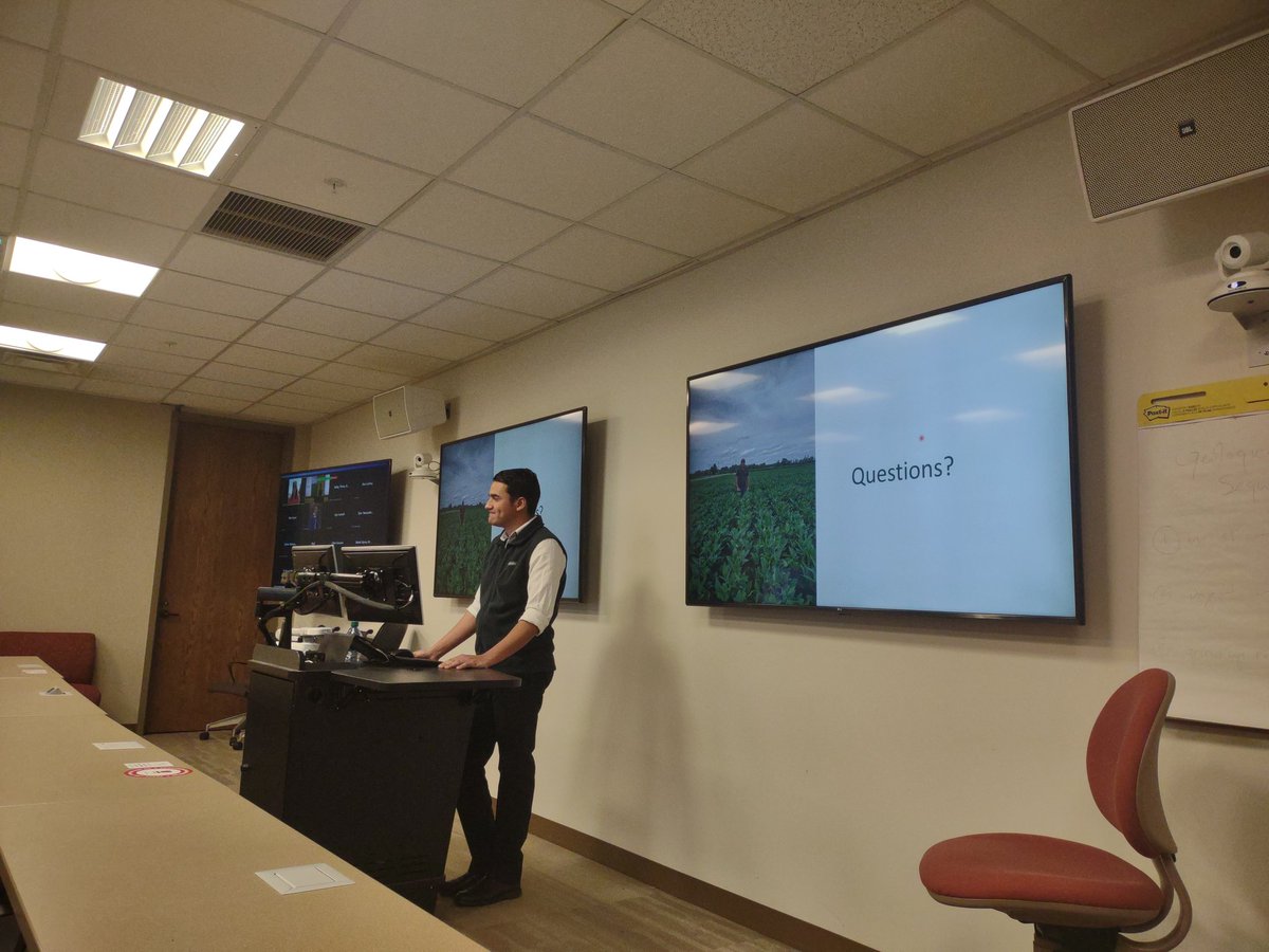 StepUpSoy's tweet photo. Congratulations to @Davidzelaya412 on a successful proposal presentation! https://t.co/CTkagu8SCs