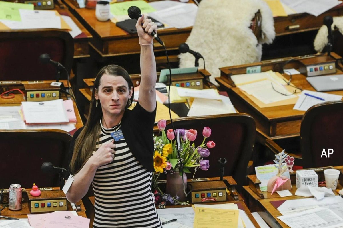 joncoopertweets's tweet image. 🚨🚨 BREAKING: Montana Republicans just BARRED transgender lawmaker Zooey Zephyr from speaking on the state House floor.

Not for a day. Not for a week... for the entire YEAR. All for refusing to back down on her words supporting trans kids.

More updates coming below, but for…