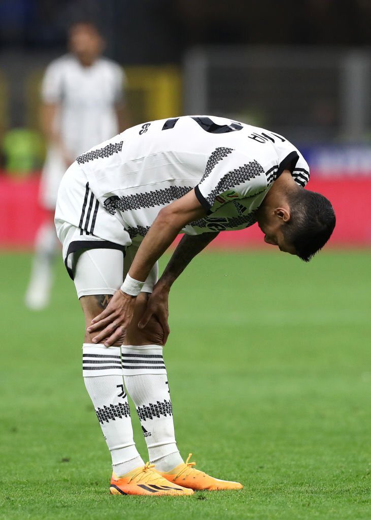 خسارة اخرى يتحملها الذي يقف على الدكة ، مدرب فاقد لاساسيات التدريب و افلس بشكل رسمي ، يبدأ بالتشكيل الغير مناسب ثم يسلم المباراة للخصم منذ بدايتها ، نتمنى رحيله بأسرع وقت ممكن .. هاردلك يوفنتينو