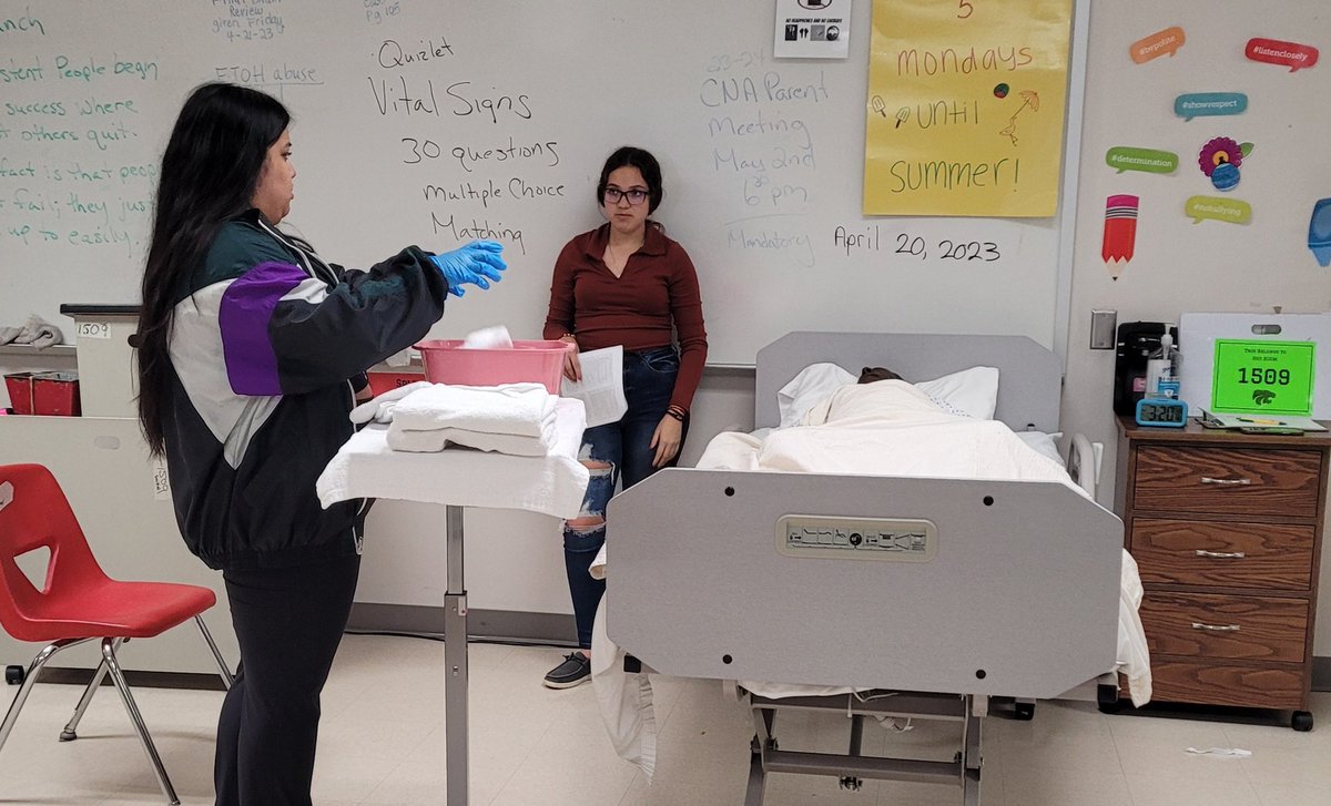 SHSHealthcare1's tweet photo. CNA students working hard after school prepping for their certification exam. @SplendoraCTE @SplendoraISD @SplendoraHigh https://t.co/W4tdBiSMAK