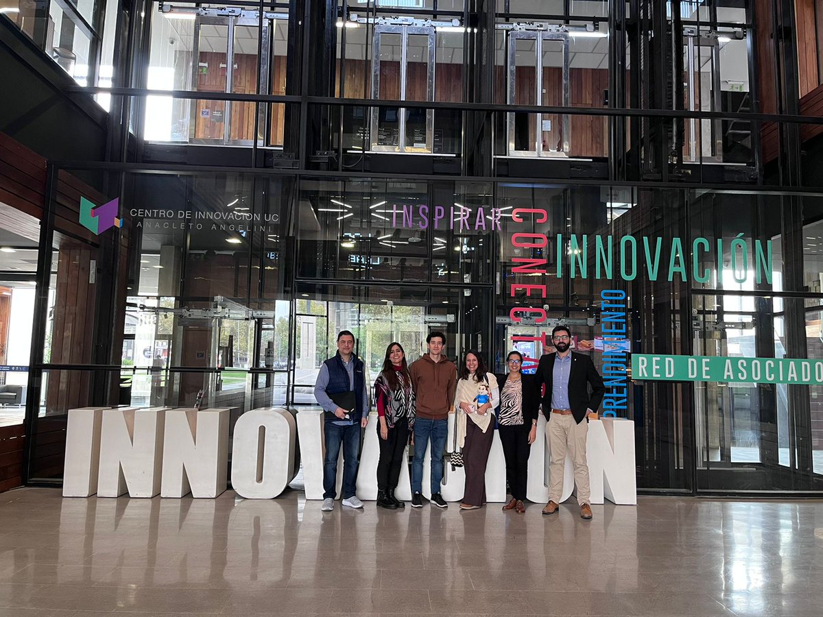 InvestigacionUC's tweet photo. 🇨🇴🇨🇱 Con una visita al @CentroinnovaUC, hoy concluyó la "Staff Week" de las universidades colombianas en la @ucatolica. 
Esta actividad fue co-organizada por las vicerrectorías de Investigación y Asuntos Internacionales de la UC, e incluyó reuniones y compartir buenas prácticas. https://t.co/SaX93otI72
