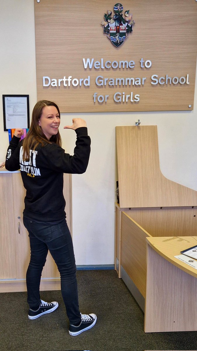 Rachel Tanner 💉 tweet media