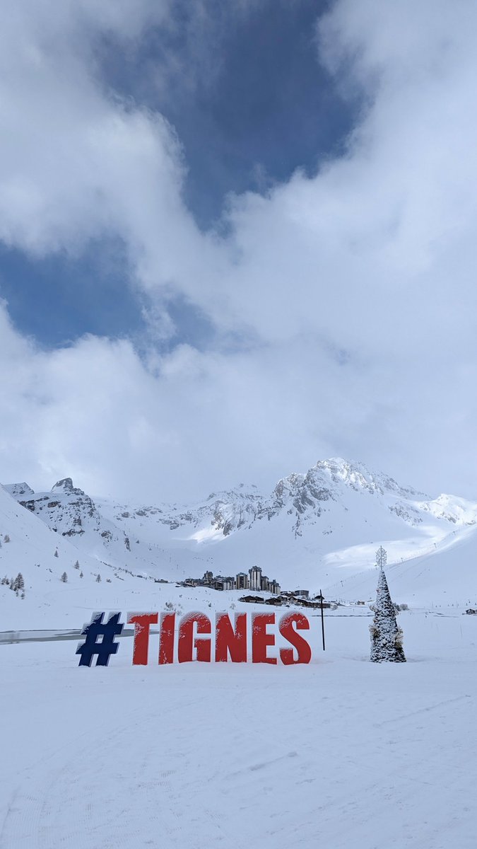 _Krystelle's tweet photo. This. Is. April ❄️

Snow continues to fall in @TignesOfficiel! https://t.co/3IYjYMYd5v