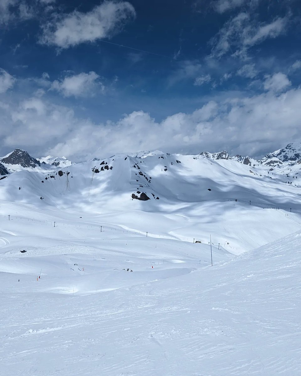 _Krystelle's tweet photo. This. Is. April ❄️

Snow continues to fall in @TignesOfficiel! https://t.co/3IYjYMYd5v