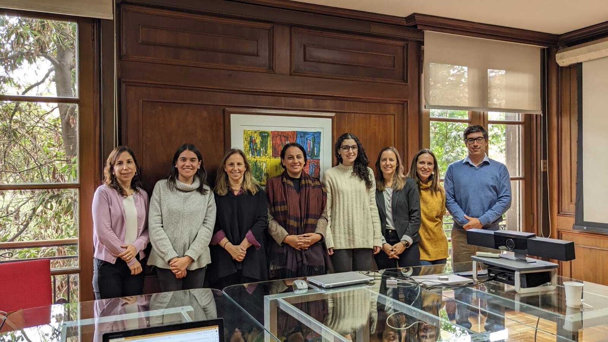 cppublicasuc's tweet photo. 📌Hoy nuestra subdirectora de Vinculación e Incidencia, Elisa Piña, participó de una nueva reunión de la mesa de maternidad convocada por @EmmaFundacion, para formular propuestas en relación a 3 ejes: apoyo a cuidados, autonomía económica y mundo laboral, y salud mental materna. https://t.co/fMMltOx3Qo