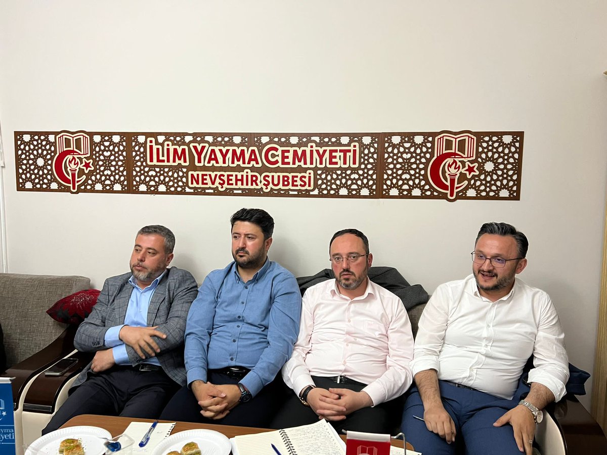 EmreCaliskan_50's tweet photo. 📍İlim Yayma Cemiyeti’ndeyiz. 

İl Başkanımız @kemikkiranali Adaylarımız @Sozgun50 ve @avyanar ile birlikte “Milli İrade Platformunu”oluşturan kıymetli Sivil Toplum Kuruluşları (STK) başkanlarımızla ile bir araya geldik. https://t.co/d0GdSG1kwJ