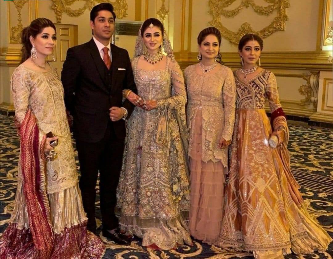 سابق سپریم کورٹ کےریٹائرڈCJثاقب نثارنےاپنےبیٹےکی شادی پرتقریباً40کروڑکاخرچہ کیااوراپنی بہوکالہنگابنوانےکےلئےانڈین ڈیزائنرکاانتخاب کیااسے سپیشل دبئی بلایااورناپ دینےکےلیےاپنی بہوکودبئی بھیجااس لہنگےکی قیمت1.5کروڑ روپےتھی ایک جج کے پاس یہ ساراپیسہ کہاں سےآیا ؟
#ArrestSaqibNisar