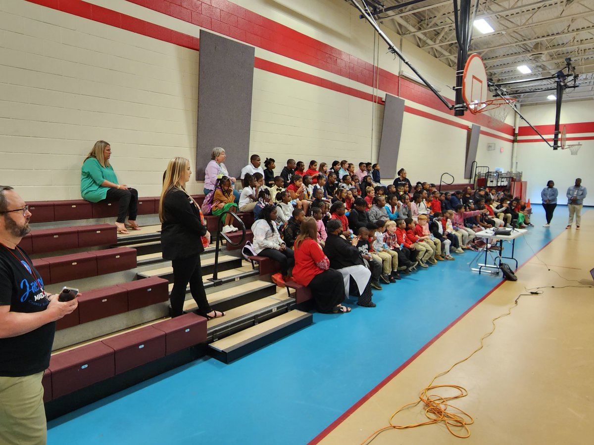 DrShemon's tweet photo. Going on right now @ArlingtonJmcss! @LearningBlade is here inspiring our students. A STEM educational experience is vital to our  future LEADERS! #WomenInSTEM #STEM4All #BestInTN @suptking @JMCSchools @Formersportsguy @LiveUnitedTN &amp; @OliviaAbernathy thank you for arranging this! https://t.co/rhZHNavqkf