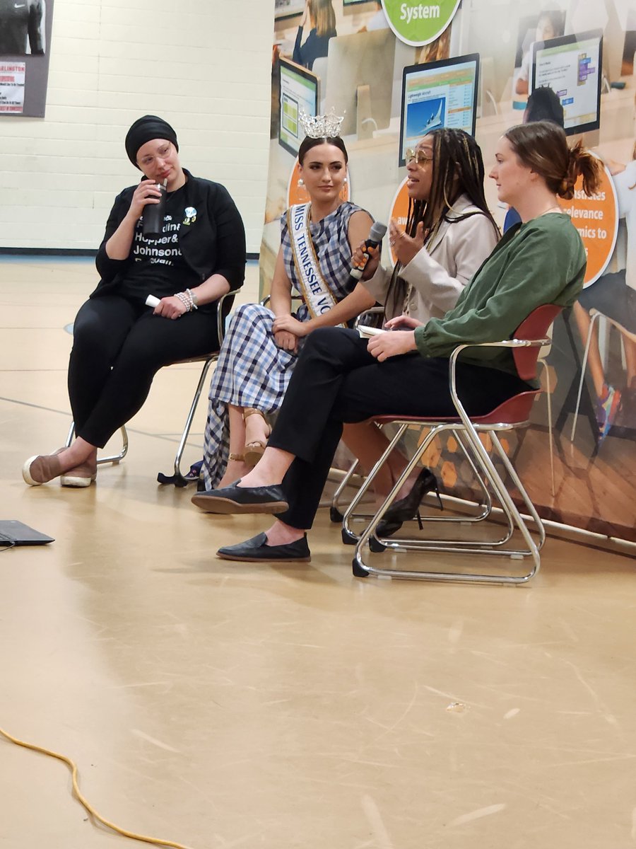 DrShemon's tweet photo. Going on right now @ArlingtonJmcss! @LearningBlade is here inspiring our students. A STEM educational experience is vital to our  future LEADERS! #WomenInSTEM #STEM4All #BestInTN @suptking @JMCSchools @Formersportsguy @LiveUnitedTN &amp; @OliviaAbernathy thank you for arranging this! https://t.co/rhZHNavqkf