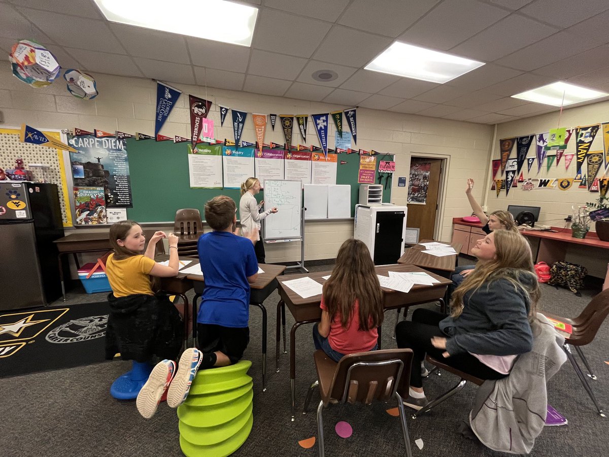 sing4glory's tweet photo. Whisker plots filled most of today’s 6th grade tutorials.  Struggle in the beginning yielded grande results by the last round of questioners.  #AVID #collaboration #tutorials https://t.co/dXWtXxcmoy