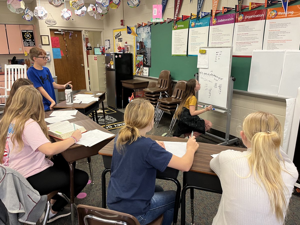 sing4glory's tweet photo. Whisker plots filled most of today’s 6th grade tutorials.  Struggle in the beginning yielded grande results by the last round of questioners.  #AVID #collaboration #tutorials https://t.co/dXWtXxcmoy
