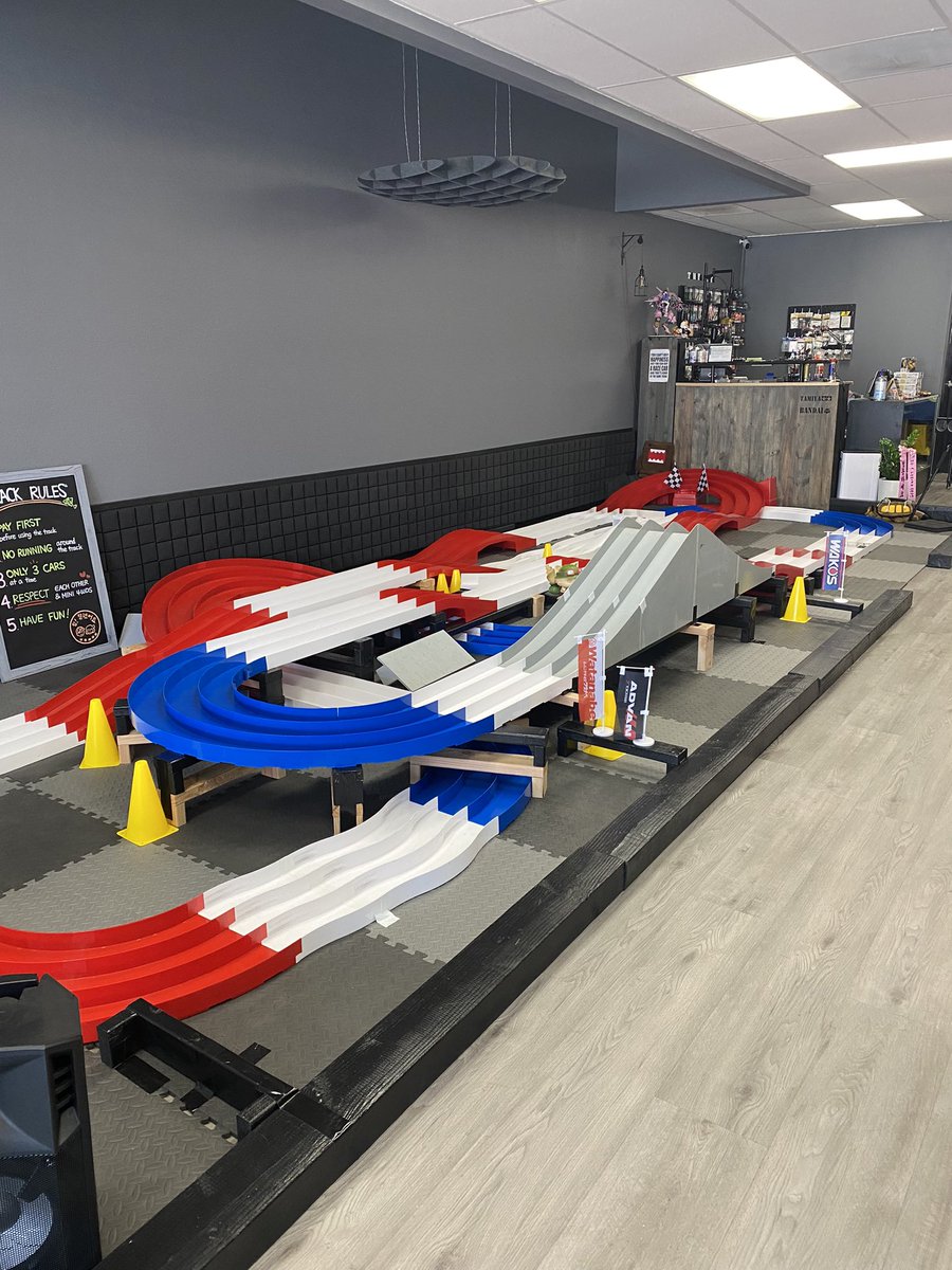DukwhoWS's tweet photo. May 6 GP @DukwhoWS I call it Attack on Titan aka Proud mountain #tamiyamini4wd #tracklayout https://t.co/jTUUcFaSMG