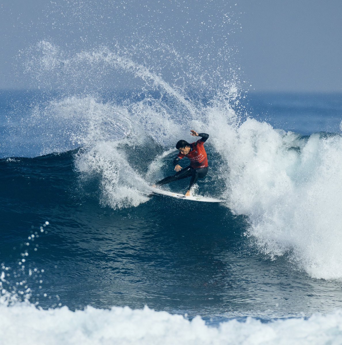 aosmidia's tweet photo. 🚨 O Brasil só perderá  a liderança do ranking se João Chianca perder nas quartas, Filipe Toledo não chegar à final e o vencedor da etapa for Ethan Ewing ou Griffin Colapinto.

☠️ A briga entre Filipe Toledo e João Chianca está assim: 👇🏽 https://t.co/nKev0UebJA