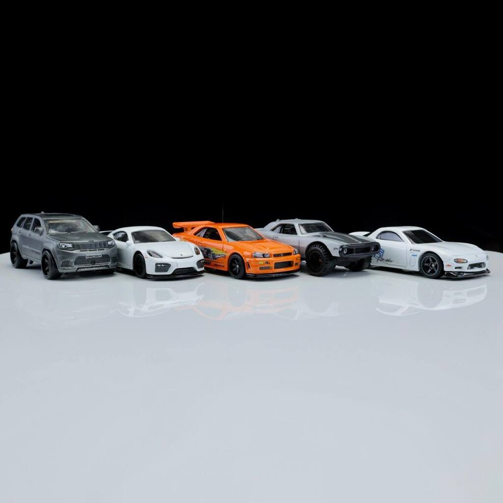 PeakTimeRacing's tweet photo. Hot Wheels Car Culture Fast & Furious Premium Set #JeepGrandCherokeeTrackhawk #PorscheCaymanGT4 #NissanSkylineGTRR34 #ChevyCamaroOffRoad #MazdaRX7 #Fast&Furious #PeakTimeRacing #PTR https://t.co/OVKGgkS7k6 https://t.co/gfkFGZDRtk