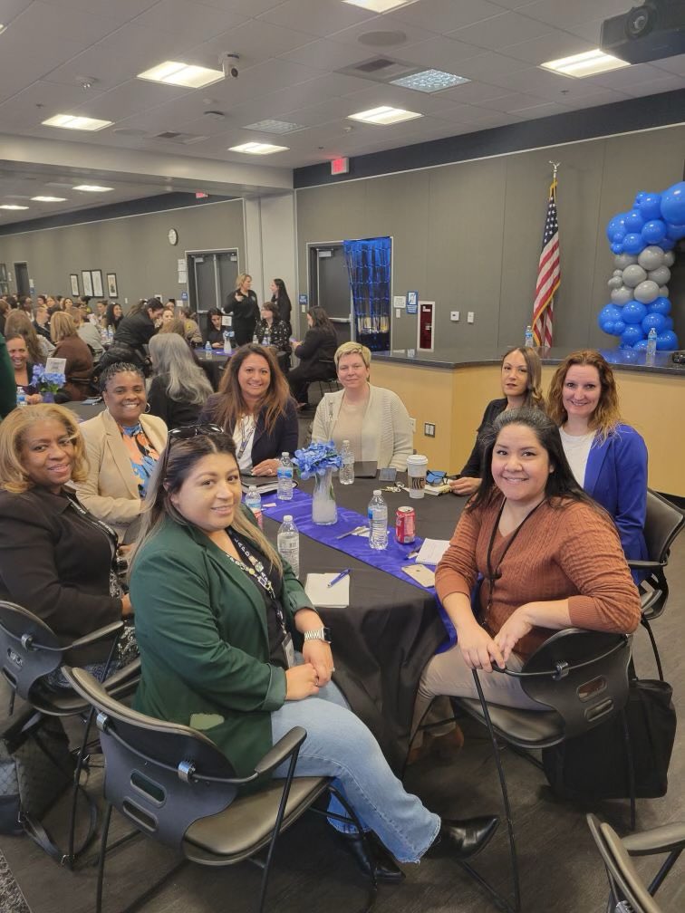 LAWPOA_LAPD's tweet image. Each year, on the last Wednesday of April, we celebrate our Administrative Professionals.  While you may see officers as the face of the #LAPD, we all know we couldn’t do a thing without our #AdminProfessionals. Thank you for everything you do! #celebrateeveryday 
#lawpoa