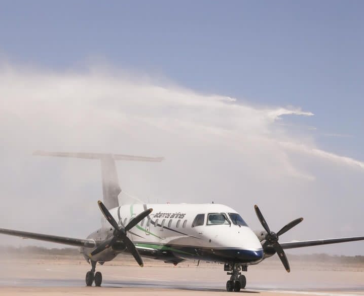 Embve_lahaya's tweet photo. #26apr.  De eerste vlucht van Curaçao die @GobVictorClark op de luchthaven Josefa Camejo heeft ontvangen, komt aan in Venezuela.  We blijven voldoen aan de eilandsgrensnormalisatieagenda van het Koninkrijk der Nederlanden.  We gaan vooruit in de Caribische integratie. https://t.co/10VKGAZy9G