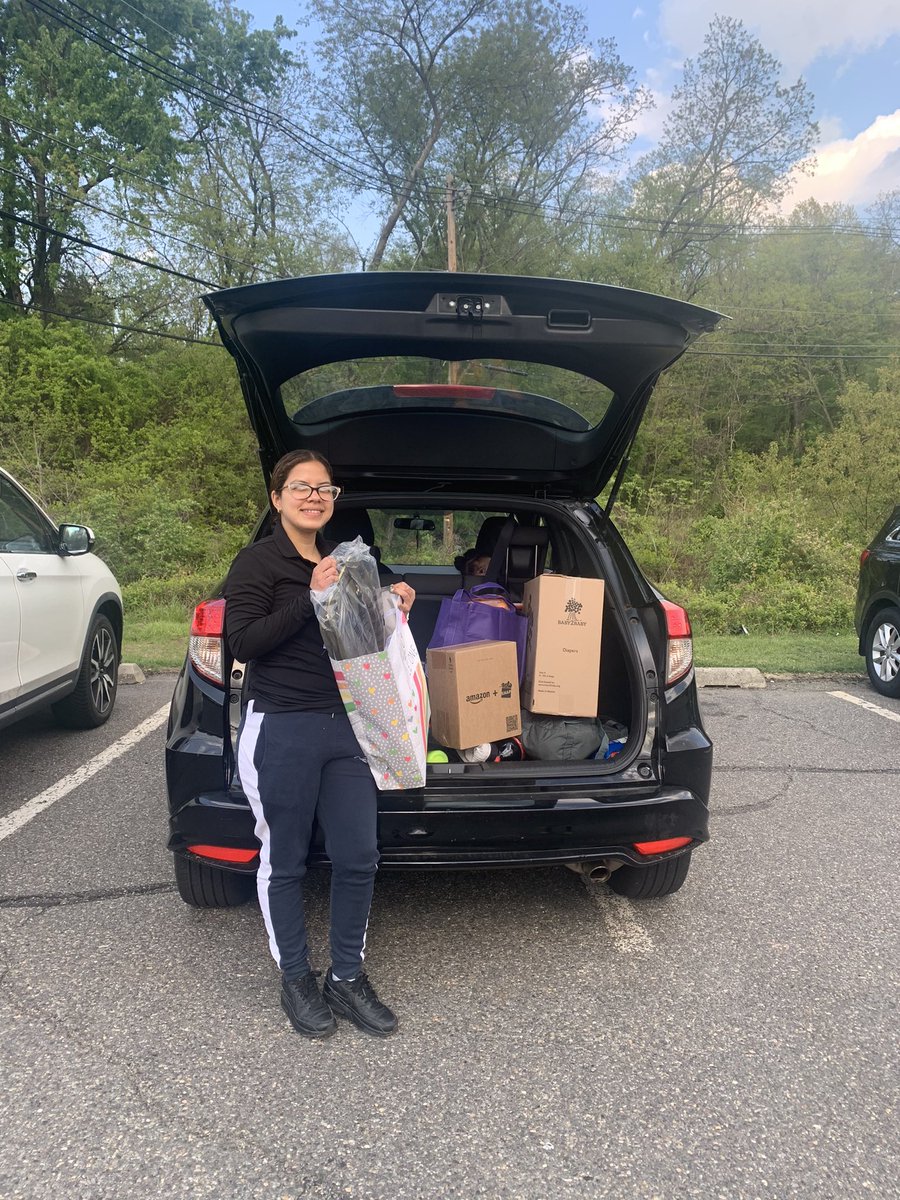 CCDOM1's tweet image. Mobile Family Success Center, which is a program of Catholic Charities, held their first ever Diaper Distribution. 

Families had their cars loaded up with local produce, diapers, formula and other baby essential items. 
 
#CatholicCharitiesDOM #diaperdistribution