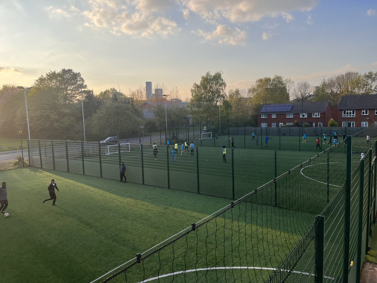 YOSG_UK's tweet photo. Full house today at @MCRActive Denmark Road ⚽️ ☀️ #Hulme #Community #Development #Sports #mentoring #Talent https://t.co/oUWUK1Wy4v