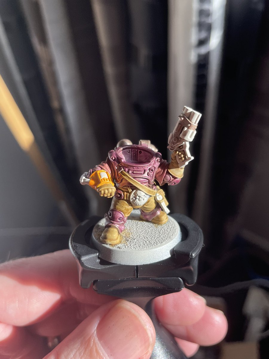 dropshado_'s tweet photo. My first ever #wipwednesday after one attempt at #minipainting #warhammer over 25 years ago. Dialling in the colours now on the second test model for my Necromunda Ironhead Squats. Very happy with the armour. https://t.co/7KBQCHLptd