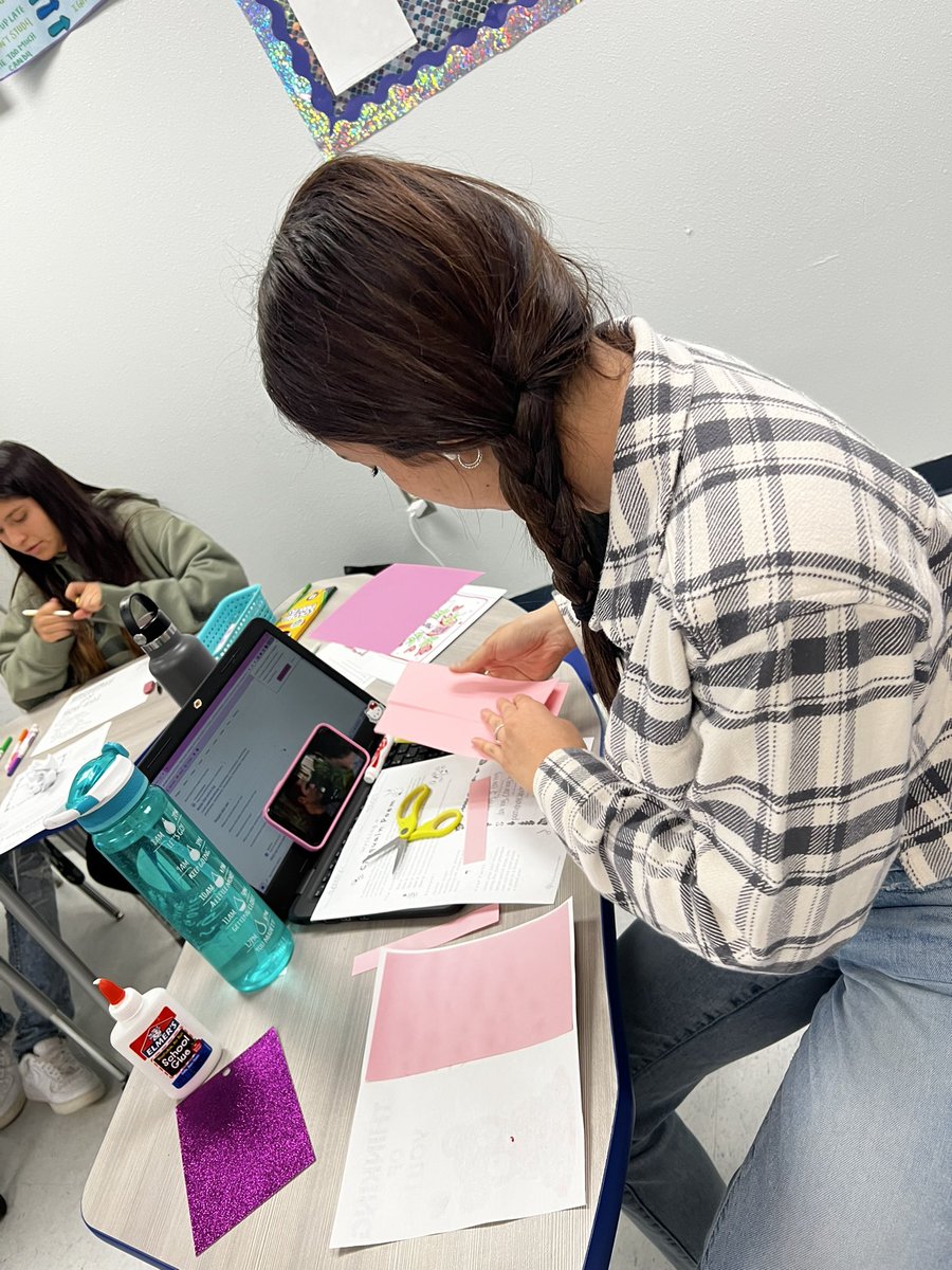 meliley1130's tweet photo. The Crafting Eagles getting creative! showing off their card making skills 💜#stressrelief #creativity #sehsthebest https://t.co/As5Vidf4IG