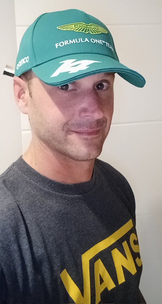 Yes yes yes o, como 33?
Gracias a <a href="/FinaLap_eSports/">FinaLap e-Sports</a> y a <a href="/GalaSimKarting/">GalaSimKartingEvents</a> por el pedazo de cacho de puta guapísima gorra que me han mandado por el sorteo q gane ooouuu yes   💪💪💪